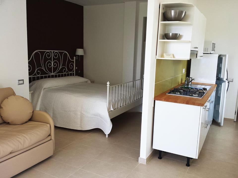 Hotel E Residence Il Faro Аччаролі Екстер'єр фото