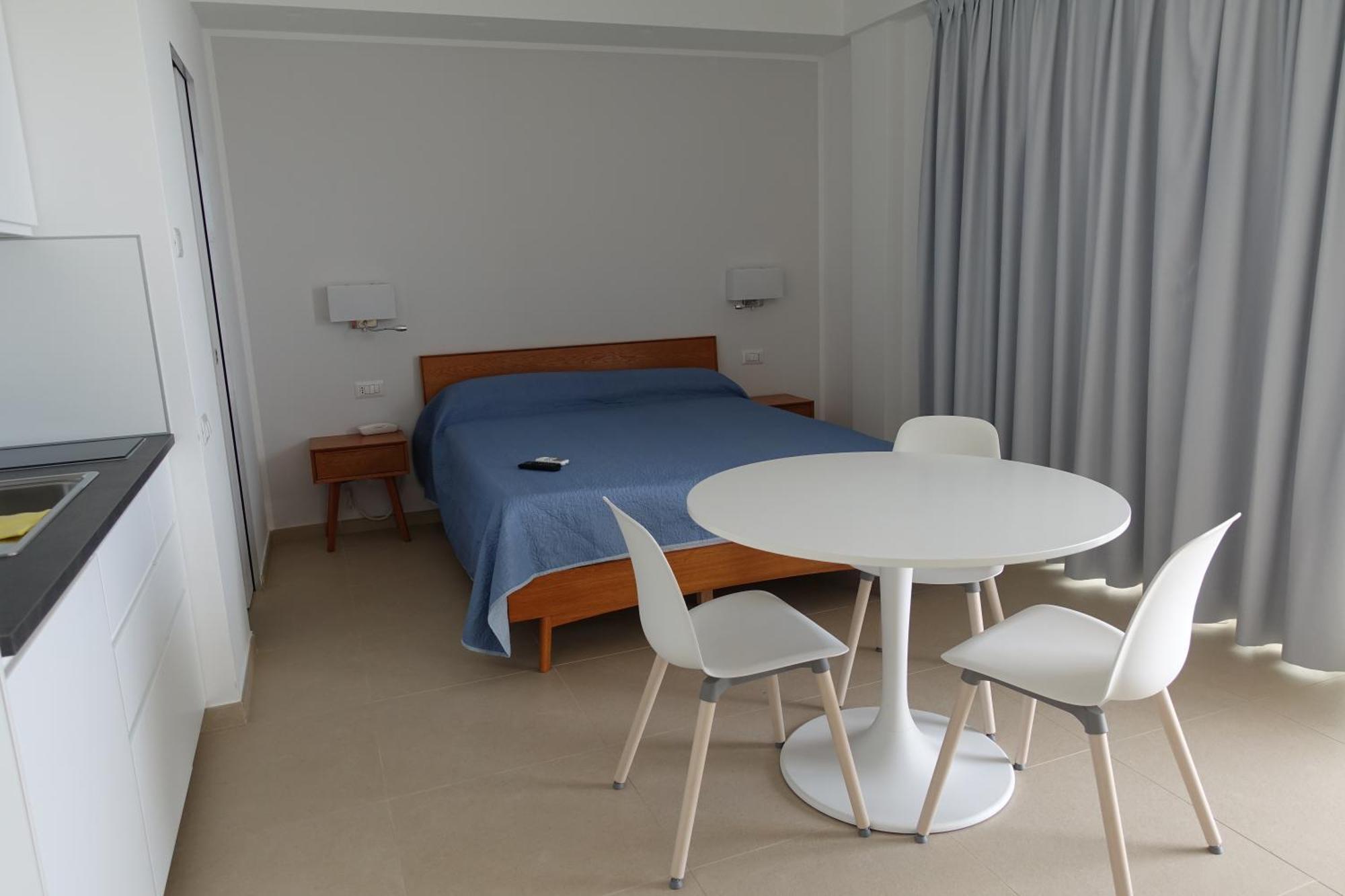 Hotel E Residence Il Faro Аччаролі Екстер'єр фото