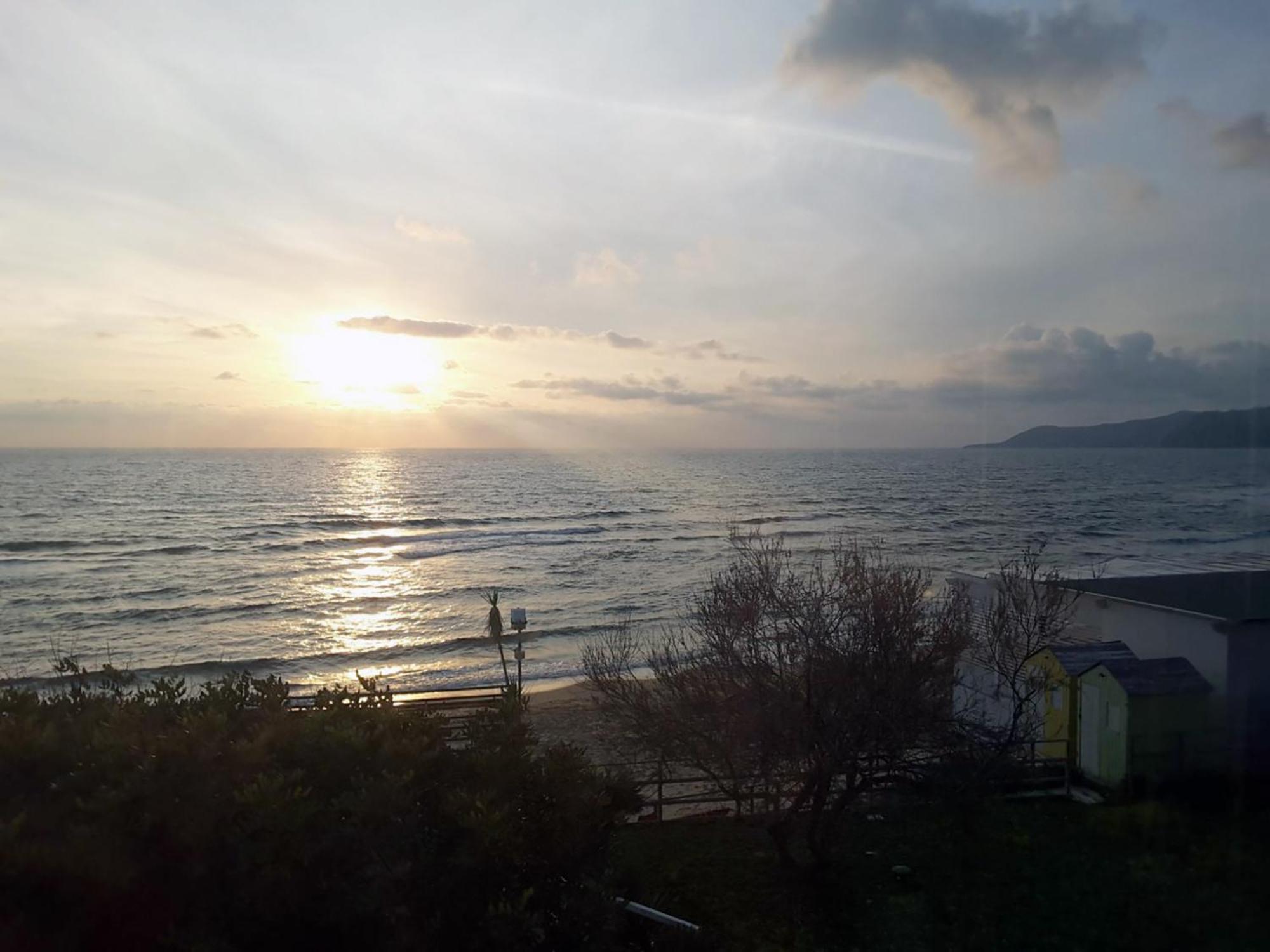 Hotel E Residence Il Faro Аччаролі Екстер'єр фото