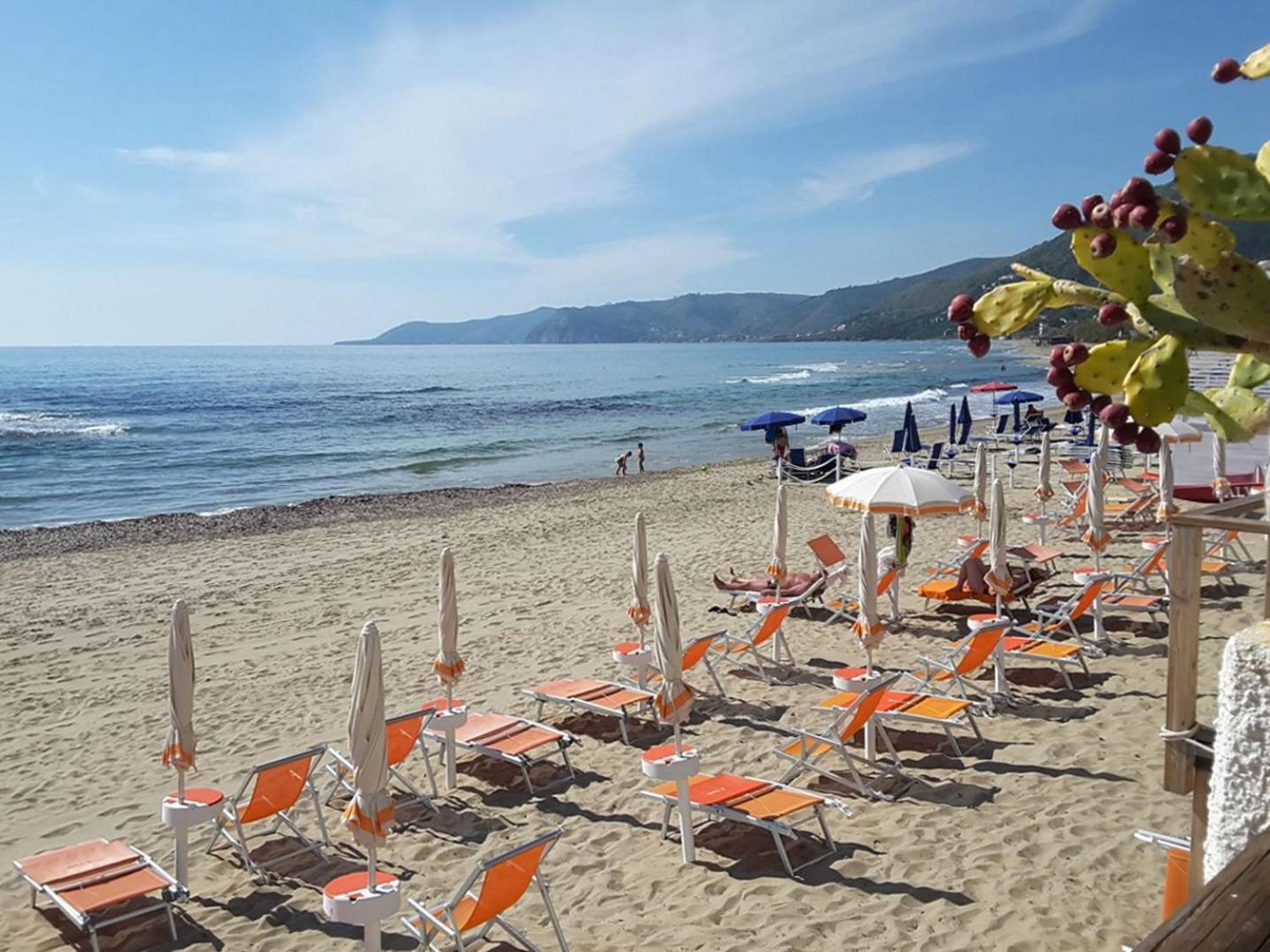 Hotel E Residence Il Faro Аччаролі Екстер'єр фото