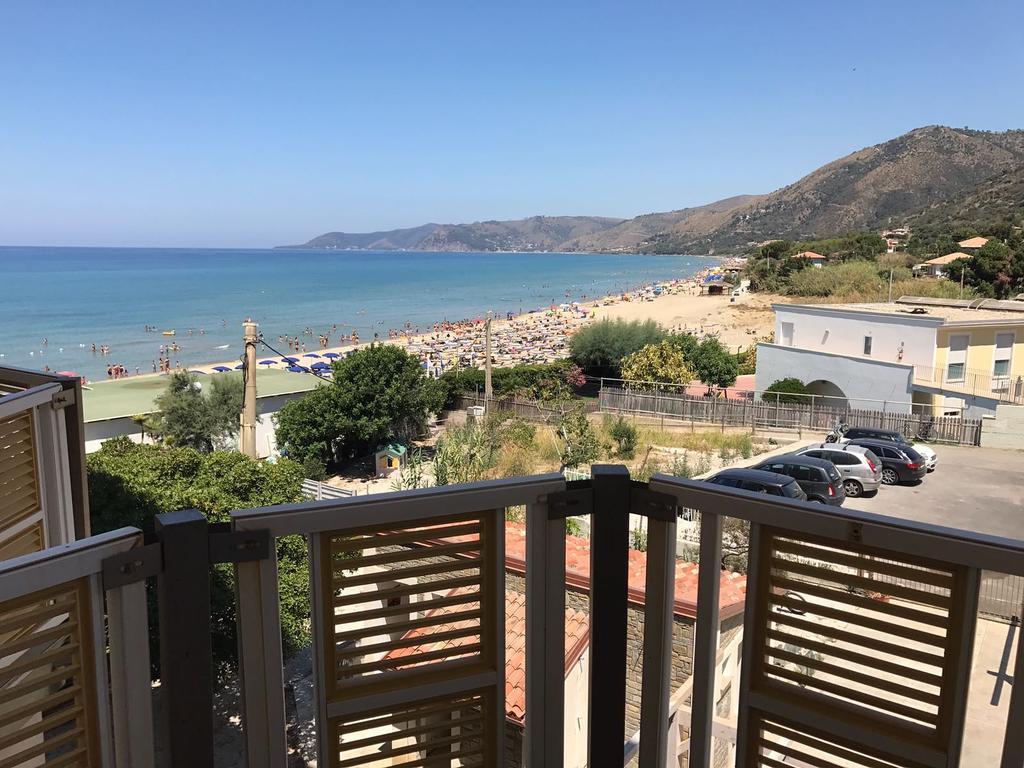 Hotel E Residence Il Faro Аччаролі Екстер'єр фото